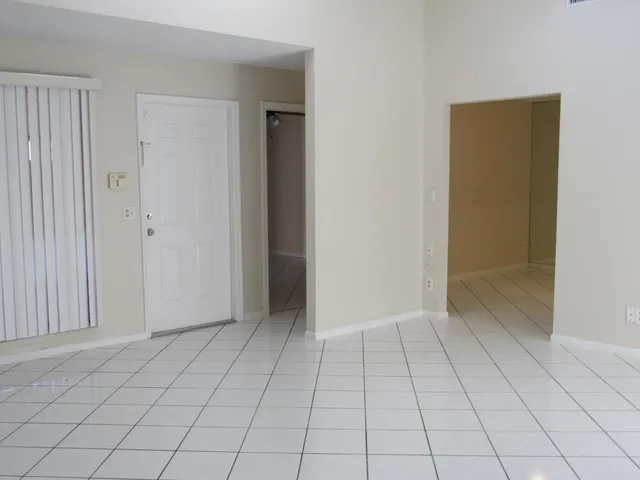 Residence photo 3