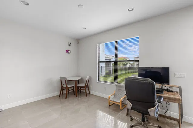 Residence photo 10