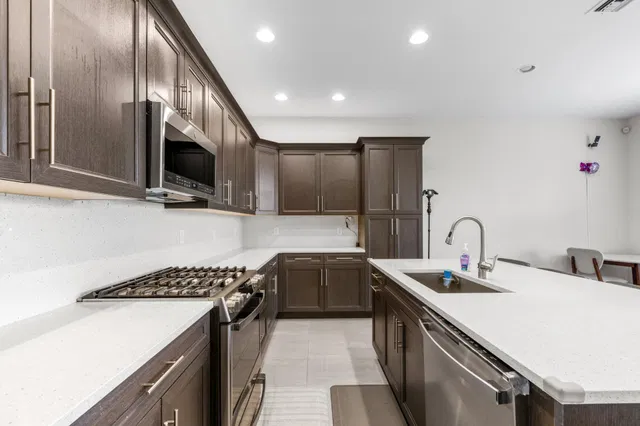 Residence photo 12