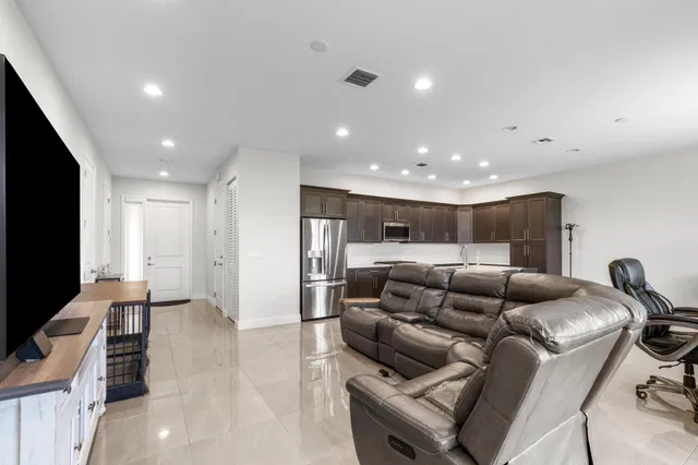 Residence photo 16