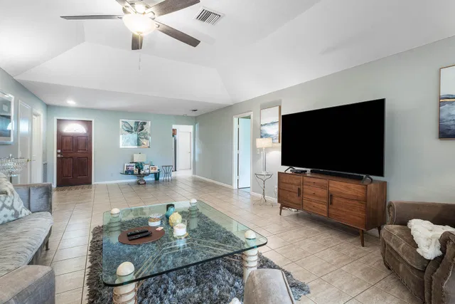 Eastpointe Country Club Residence photo 5
