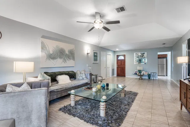 Eastpointe Country Club Residence photo 6
