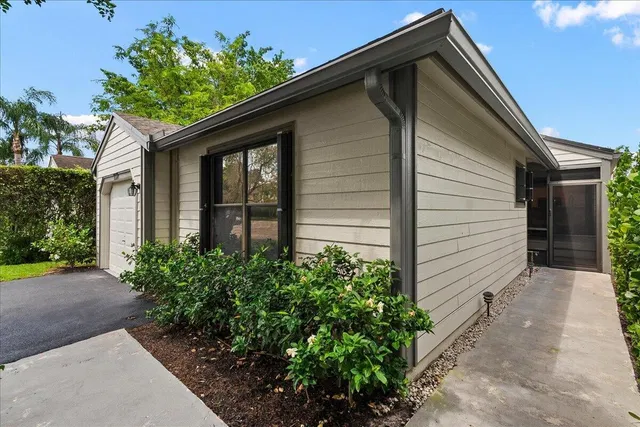 Residence photo 3