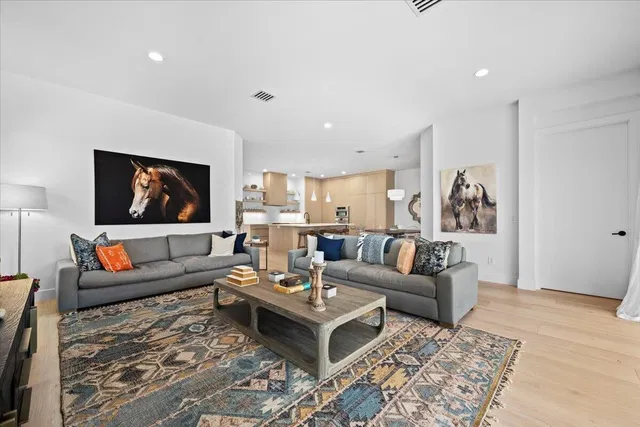 Shady Oaks Residence photo 9