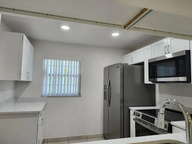 Unit 202 photo 4