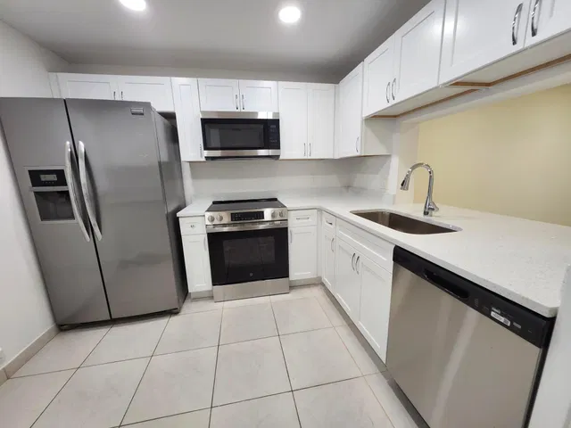 Unit 202 photo 5