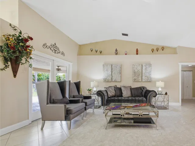  Residence photo 6