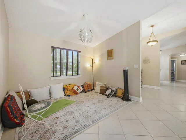  Residence photo 7