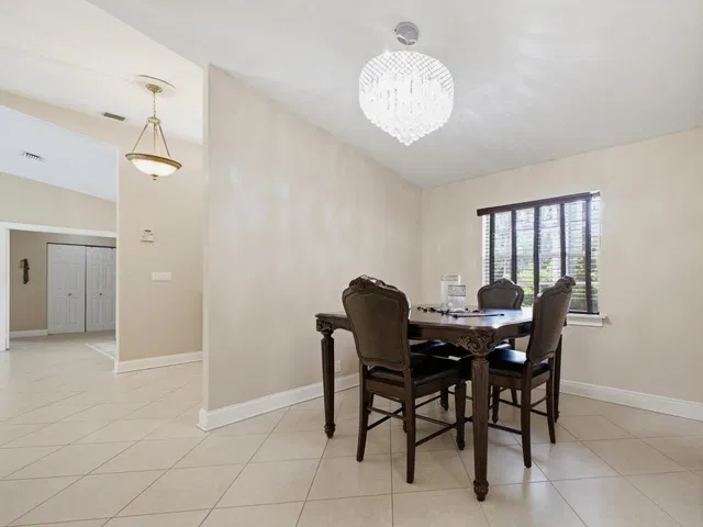  Residence photo 8
