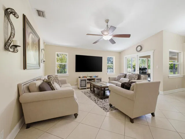  Residence photo 15