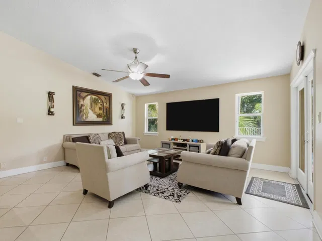  Residence photo 16
