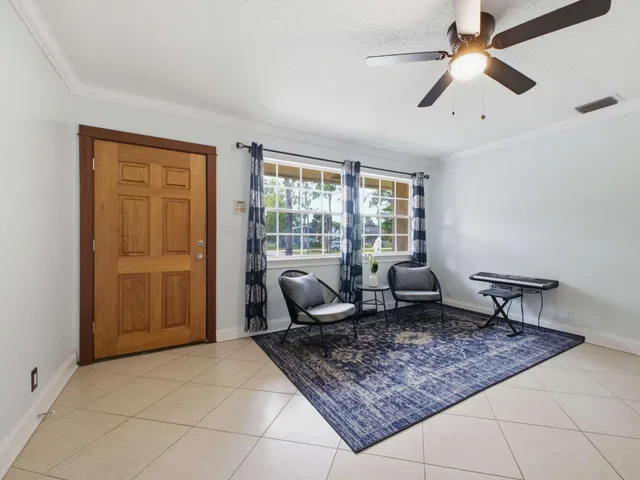  Residence photo 32