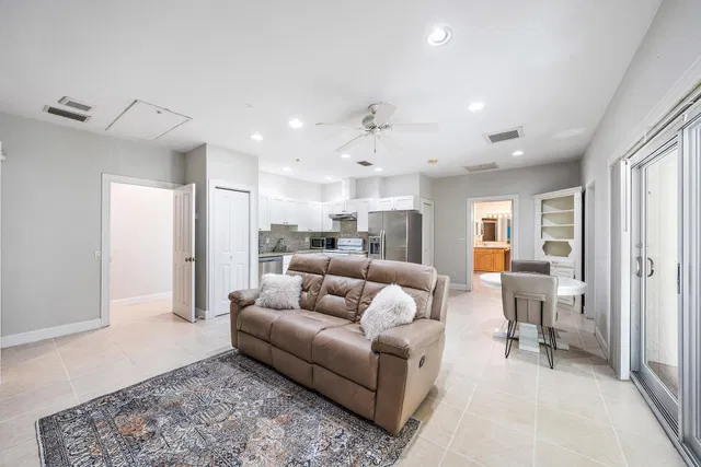 Residence photo 24