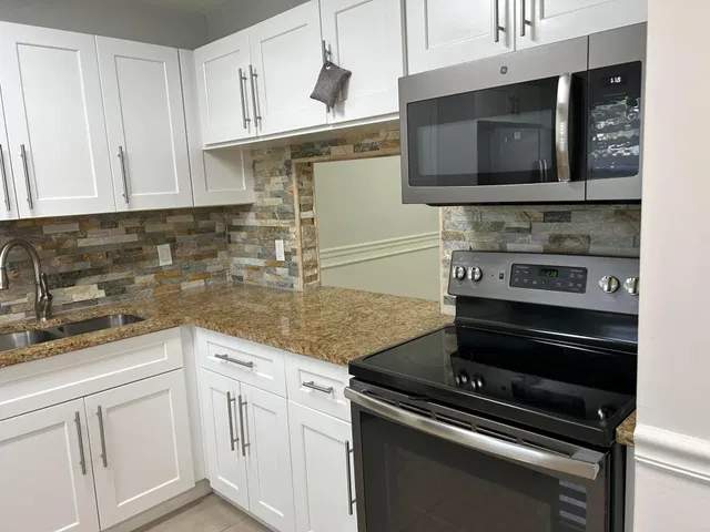 Unit 115 photo 4