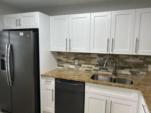 Unit 115 photo 6