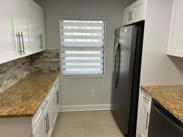Unit 115 photo 8