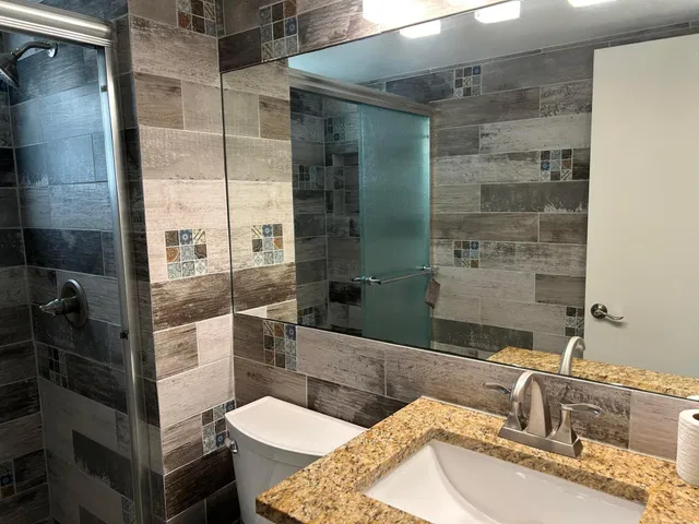 Unit 115 photo 10