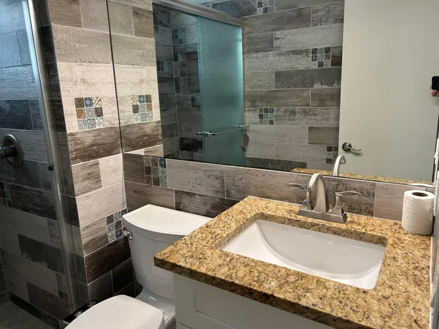 Unit 115 photo 12
