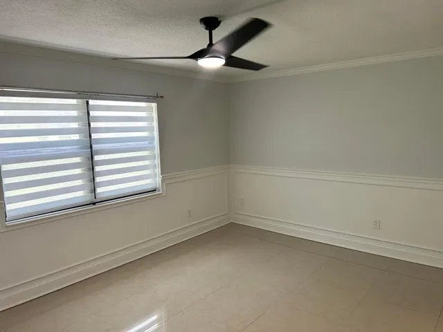 Unit 115 photo 15
