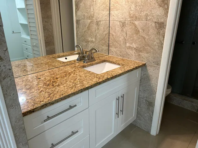 Unit 115 photo 17