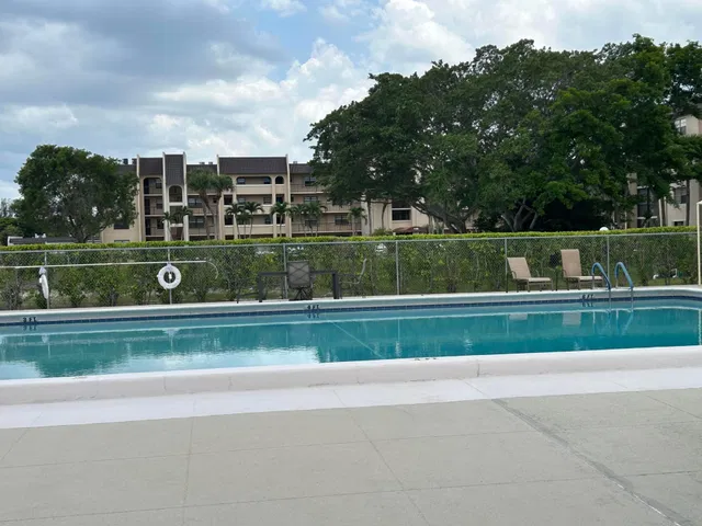 Unit 115 photo 25