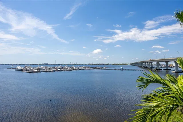 Harborage Yacht Club Unit 302 photo 36