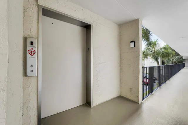Boca Raton Unit 204 photo 17