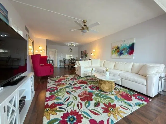 Unit 306 photo 3