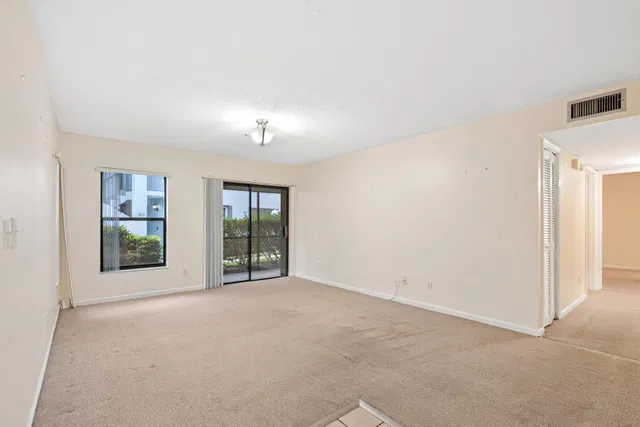 Unit 402 photo 4