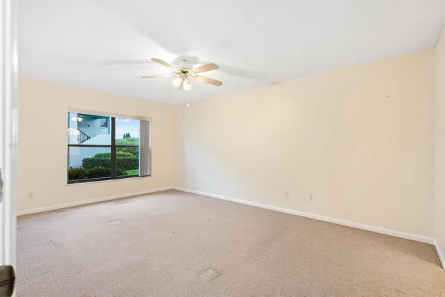 Unit 402 photo 14