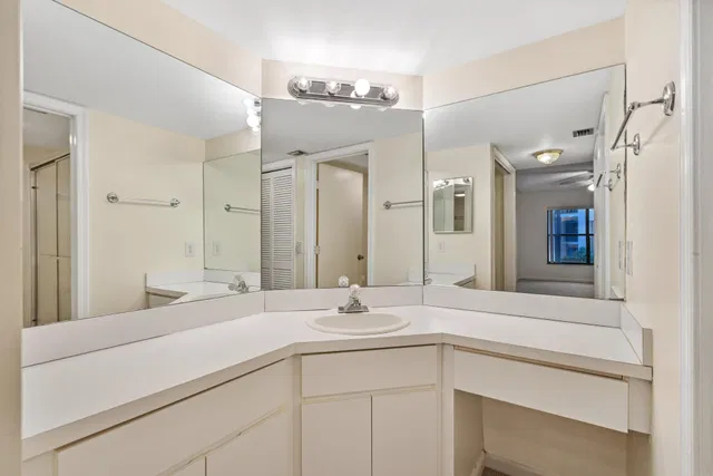 Unit 402 photo 16