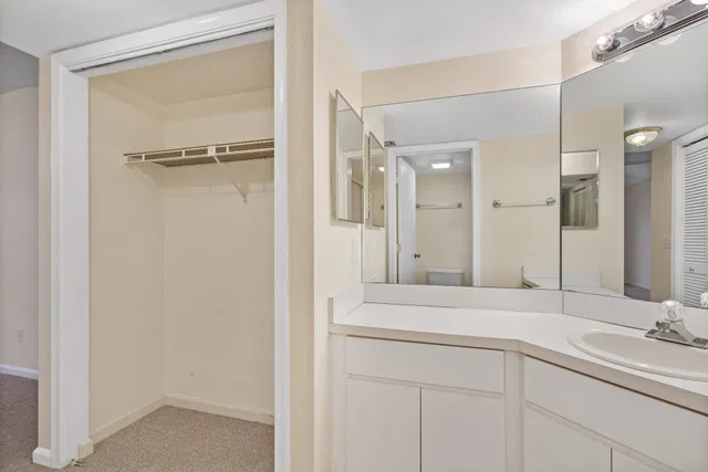 Unit 402 photo 17