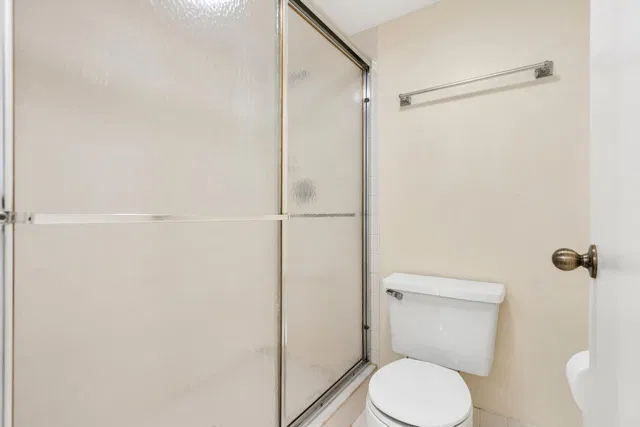 Unit 402 photo 18