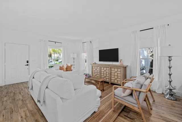 Residence photo 2