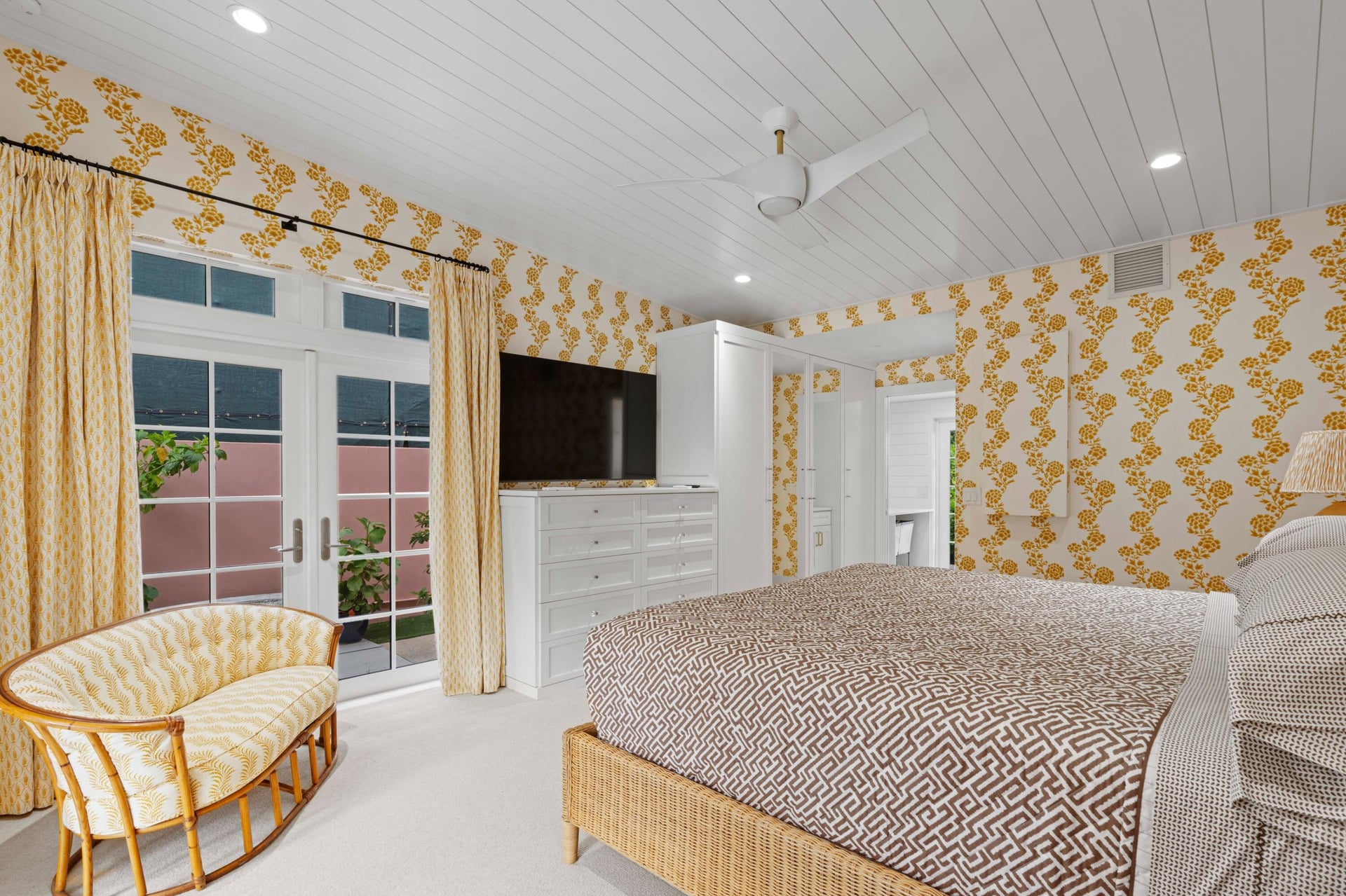 Unit 102 photo 12