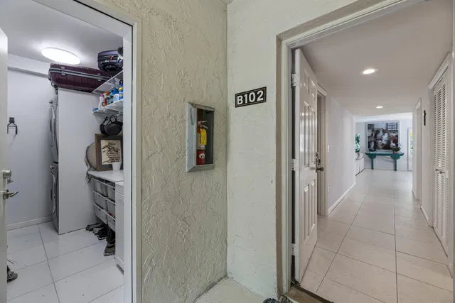 Unit B102 photo 28