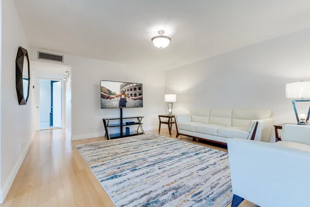 Unit 509 photo 14
