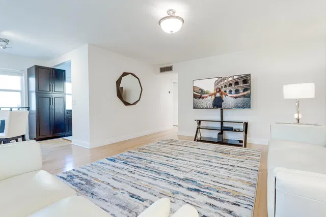 Unit 509 photo 18