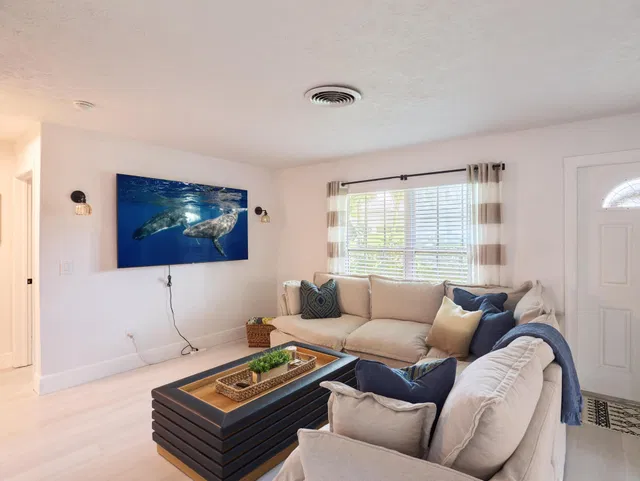 Residence photo 2