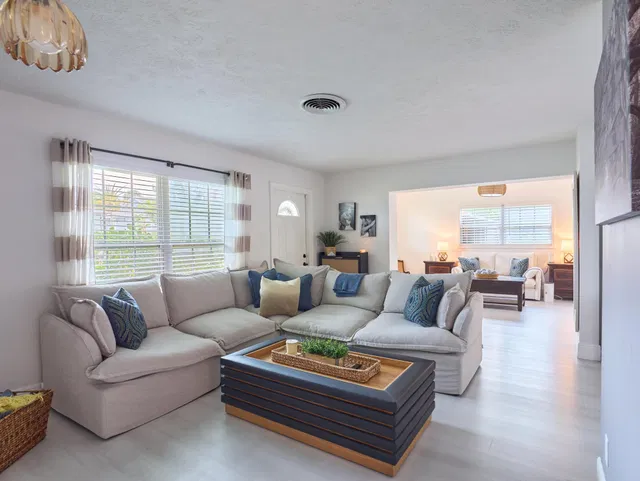 Residence photo 3
