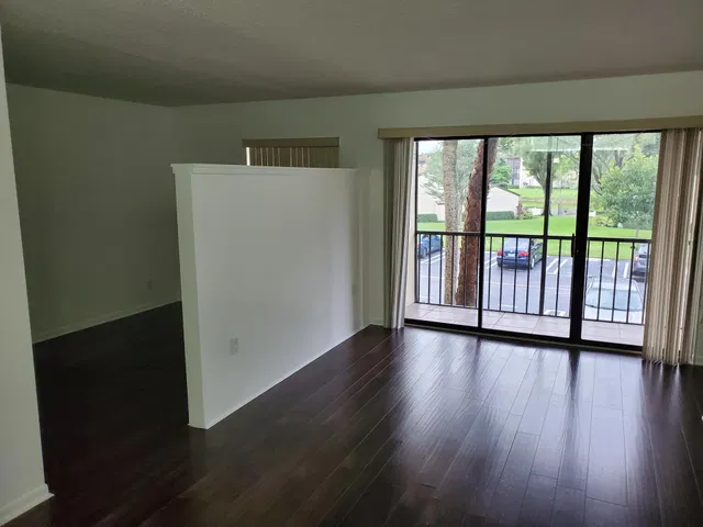 Unit B2 photo 10