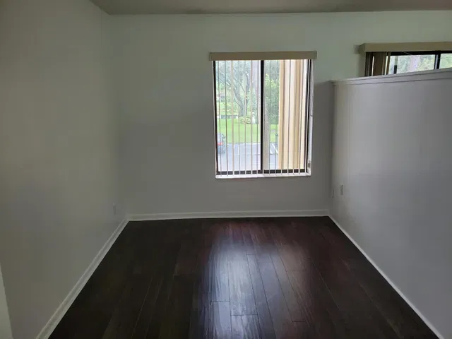Unit B2 photo 13