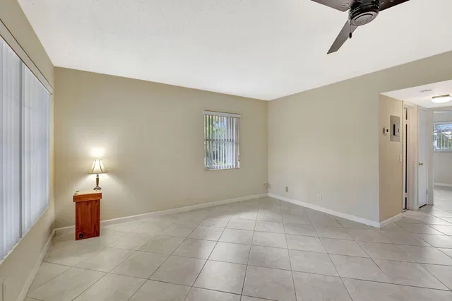 Unit E11 photo 5