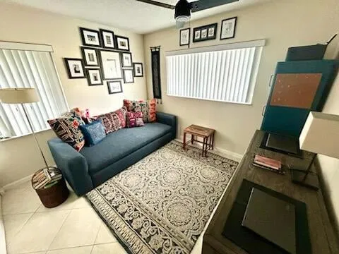 Unit E11 photo 8