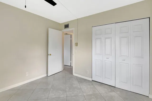Unit E11 photo 20