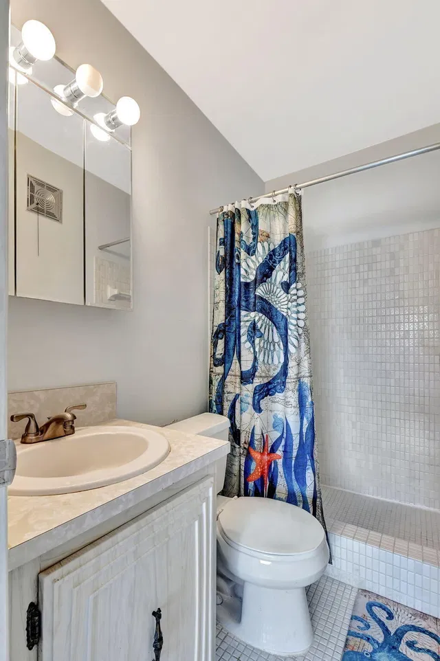 Unit E11 photo 21