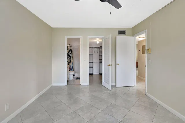 Unit E11 photo 24
