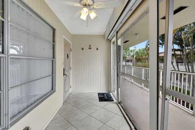 Unit E11 photo 27