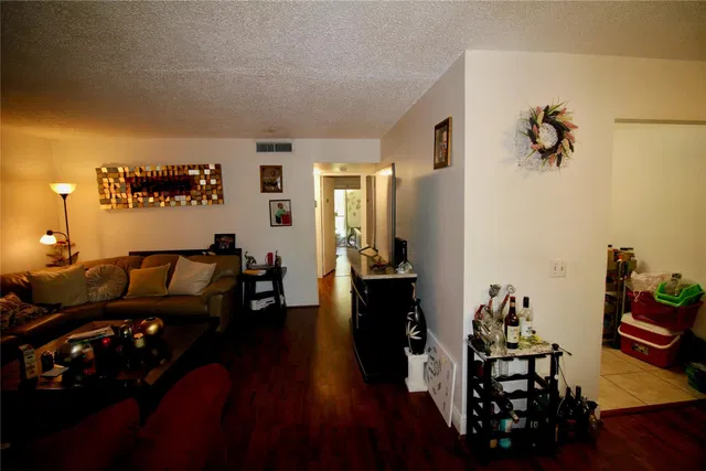Unit 316 photo 3