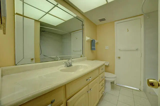Unit 204 photo 11